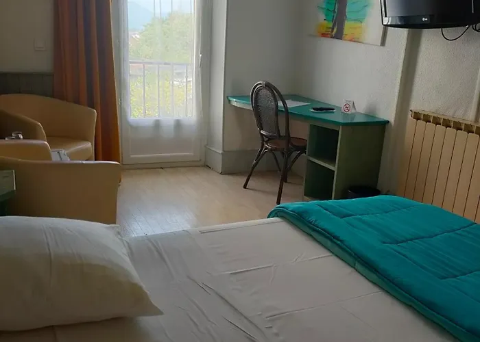 De La Grotte Aix-les-Bains