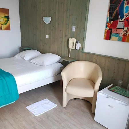 De La Grotte Hotell 2*