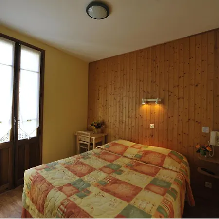 De La Grotte Aix-les-Bains