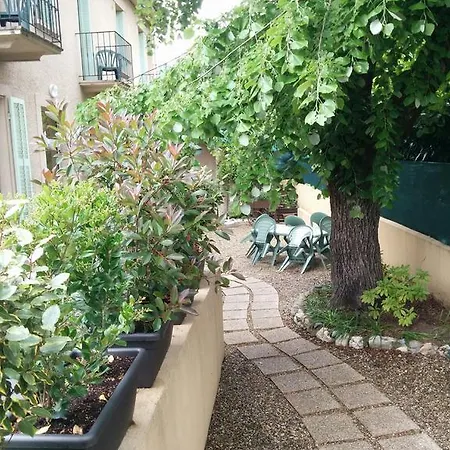 Hotell De La Grotte 2*
