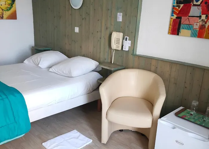 De La Grotte Hotell 2*