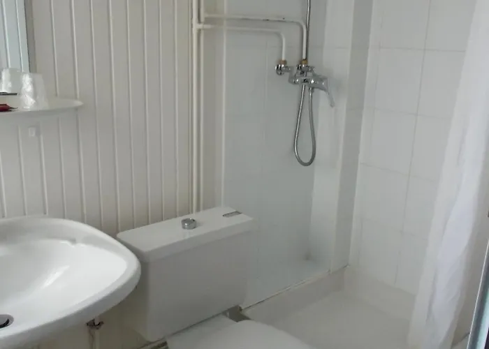 Hotell De La Grotte 2*