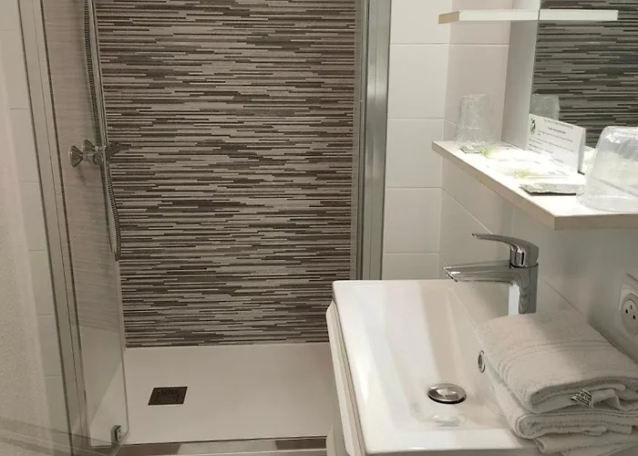 De La Grotte Hotell 2*